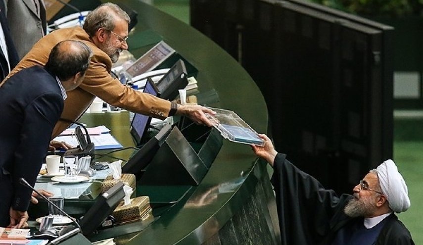 ايران : لا عجز بالموازنة المالية الجاریة