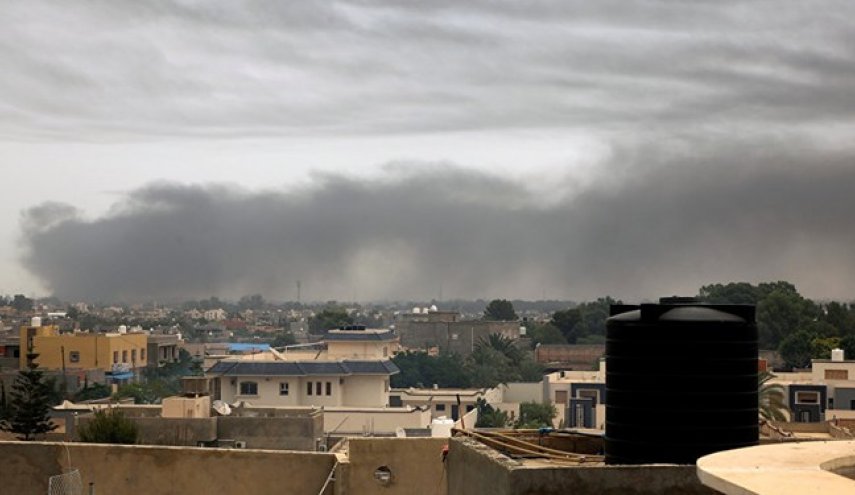 نیروهای حفتر پایتخت لیبی را بمباران کردند
