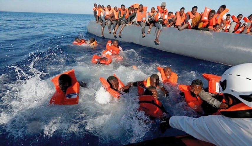 إنقاذ أكثر من 400 مهاجر قبالة السواحل الليبية 