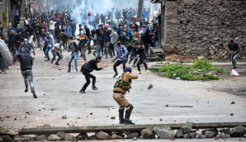 تداوم درگیری‌ها در جامو و کشمیر؛ حمله پلیس به معترضان
