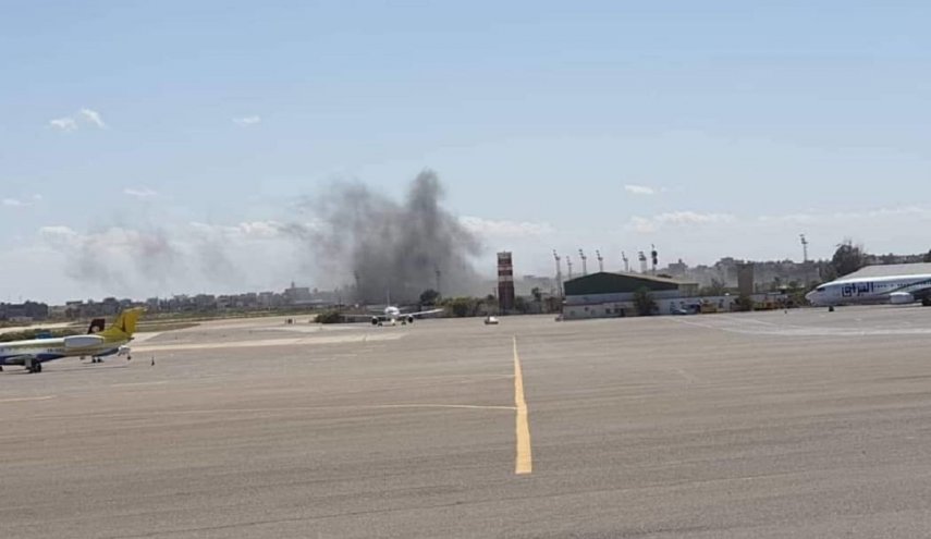 قصف مدفعي يعطل مطار معيتيقة الليبي