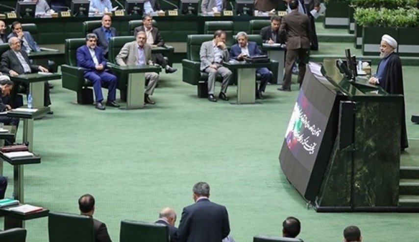 البرلمان الايراني يصوت غدا على وزيرين مرشحين بحضور روحاني