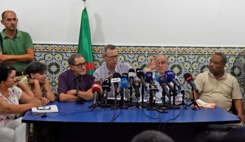 تهديدات بالقتل لأعضاء في هيئة الوساطة والحوار بالجزائر