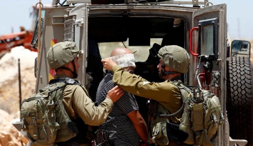 حملة اعتقالات واسعة تطال 18 فلسطينيًا بالضفة والقدس