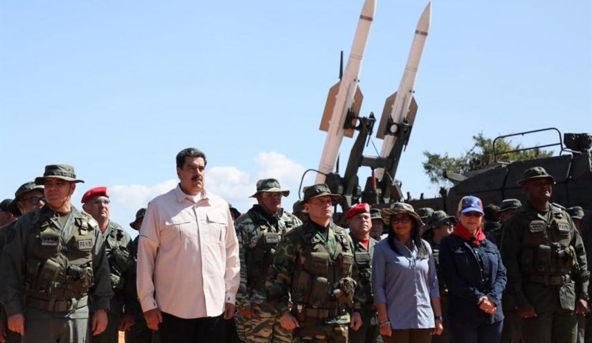 مادورو يعلن إطلاق مناورات عسكرية بالقرب من الحدود الكولومبية