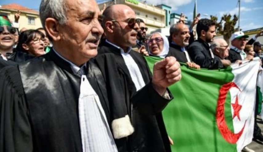 القضاء الجزائري يطلب رفع الحصانة النيابية عن الأمين العام لجبهة التحرير الوطني