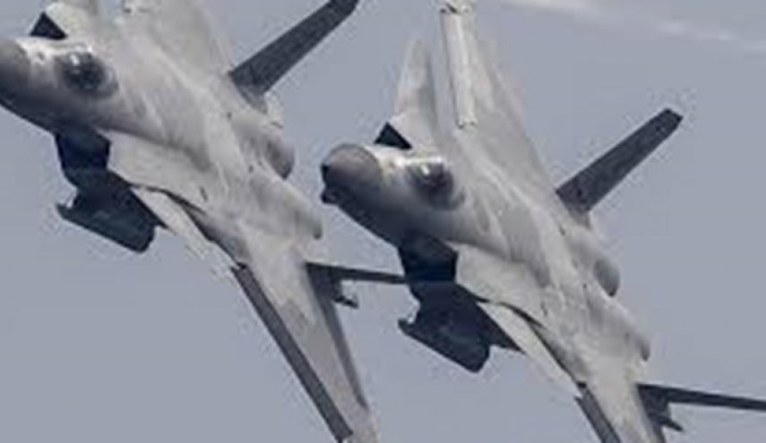 قدرت نمایی جنگنده های چینی در برابر امریکا/ پرواز 7 فروند جنگنده پیشرفته «جی-20»