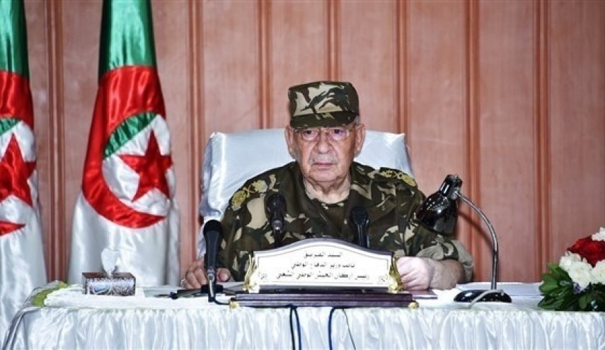 قايد صالح ردا على الأحزاب: الجزائر هي دائماً القدوة 