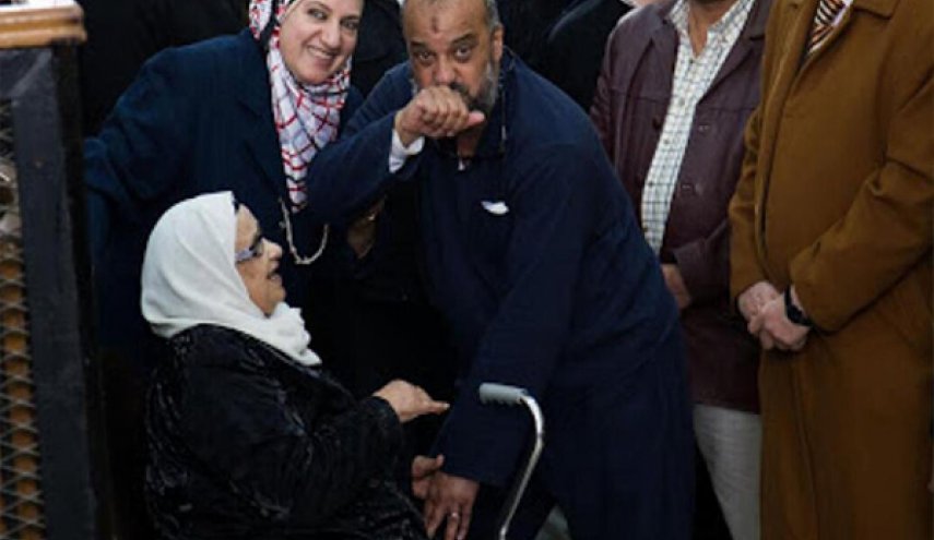 مصر.. وفاة والدة البلتاجي وأسرته تطلب حضوره الدفن