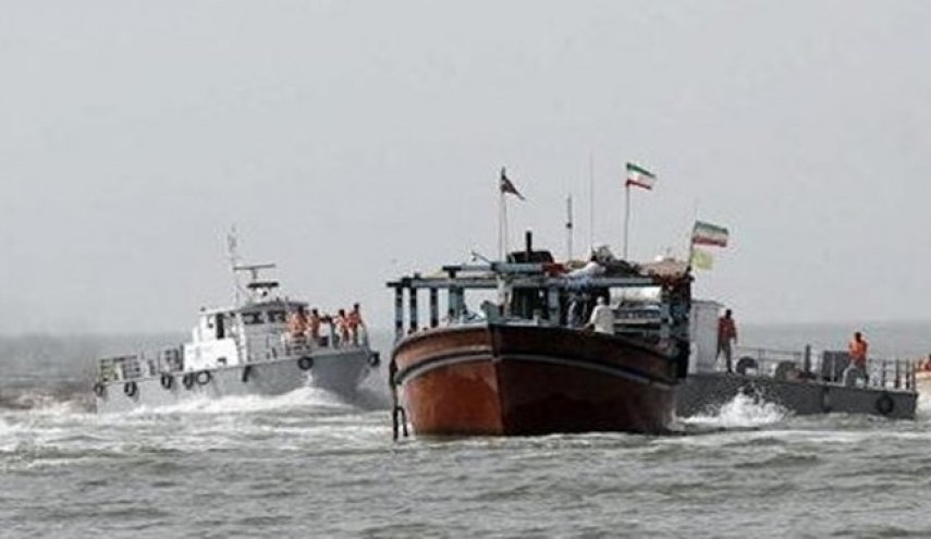 ايران توقف سفينة أجنبية تهرب الوقود في بحرعمان