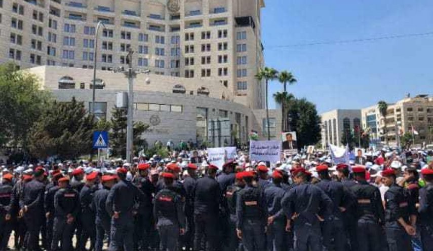 تداوم اعتصاب نامحدود معترضان در اردن