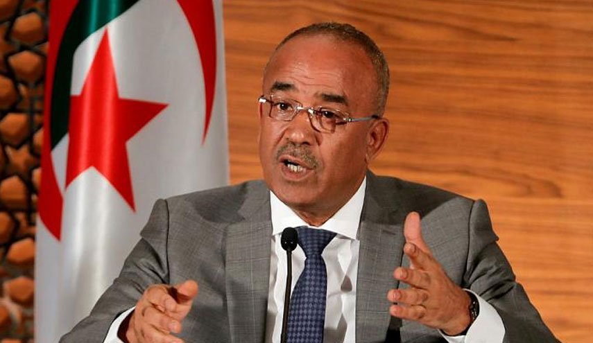 نخست وزیر الجزایر استعفا می کند