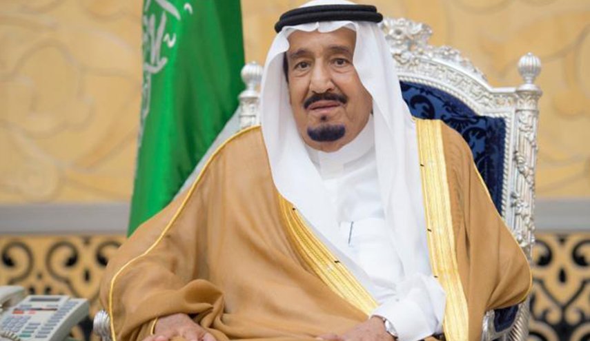 الملك سلمان يتسلم رسالة أمير الكويت