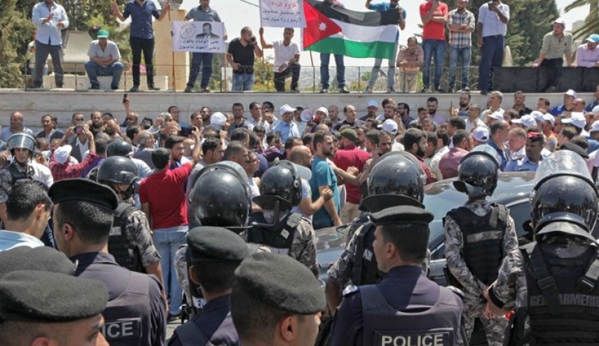 الإعلام الأردني يتعرض لانتقاد حقوقي بأزمة إضراب المعلمين