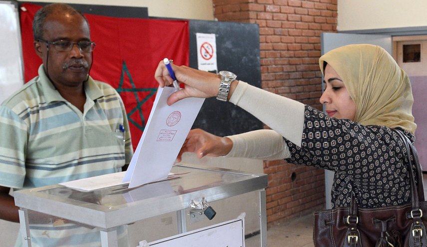 الحكومة المغربية تنفي عزمها فرض التصويت الإجباري