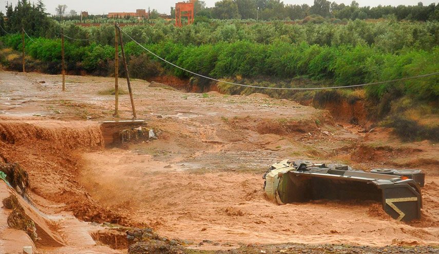 ارتفاع حصيلة انقلاب حافلة نتيجة سيول في المغرب إلى 24 قتيلاً