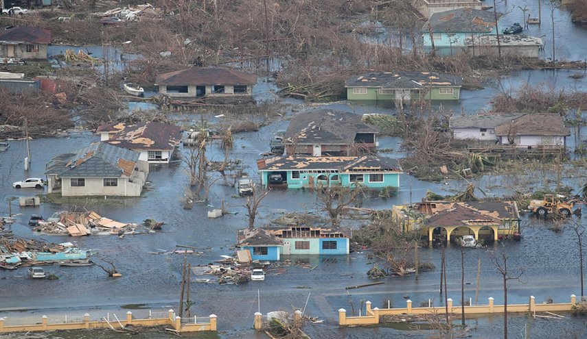 عاصفة تجتاح جزر الباهاما قبالة ولاية فلوريدا الأمريكية 