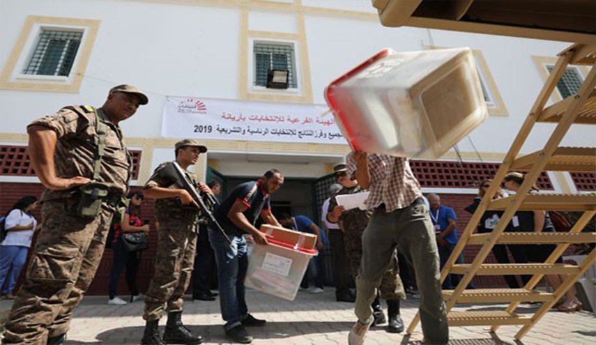 فتح أبواب 250 مركز اقتراع في تونس متأخرا لأسباب أمنية