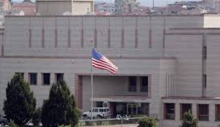 أكبر من سفارة وأصغر من قاعدة عسكرية... ماذا تفعل أمريكا في لبنان؟
