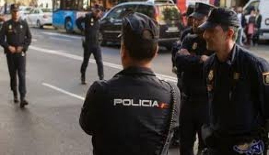 السلطات الإسبانية تعتقل كتالونيين انفصاليين يخططون لأعمال عنف