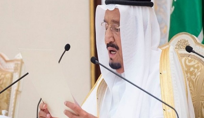 پادشاه عربستان به متجاوزین به یمن مدال می‌دهد!