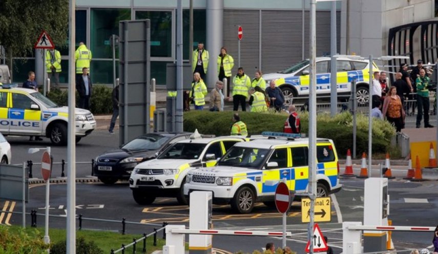 انفجار کنترل شده بسته مشکوک به بمب در فرودگاه منچستر انگلیس