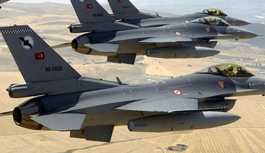 مقاتلتان تركيتان تحلقان في أجواء سوريا