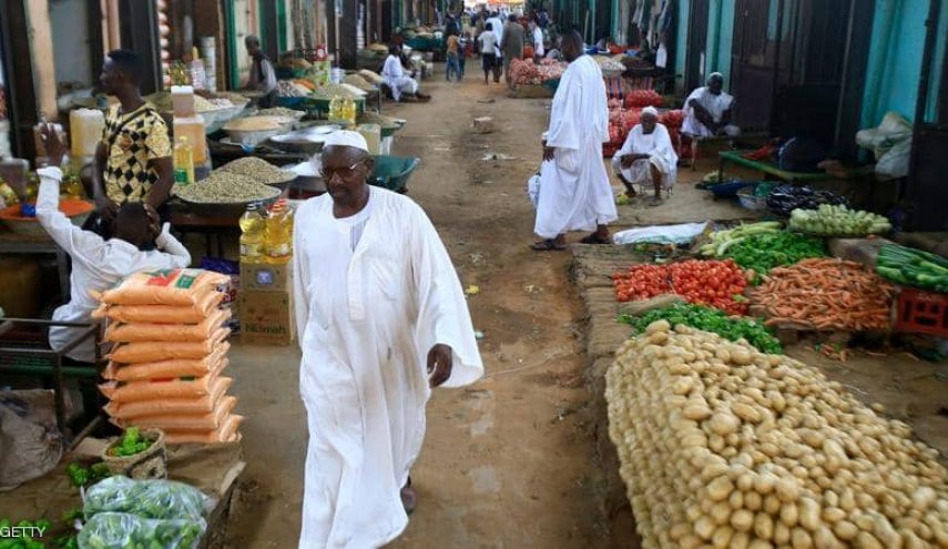 السودان يطلق خطة إنقاذ اقتصادي ويكشف مصير دعم الخبز والبنزين