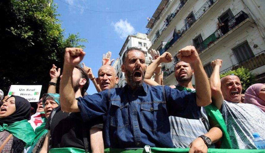 مظاهرات في الجزائر للأسبوع الـ32 ضد إجراء الإنتخابات
