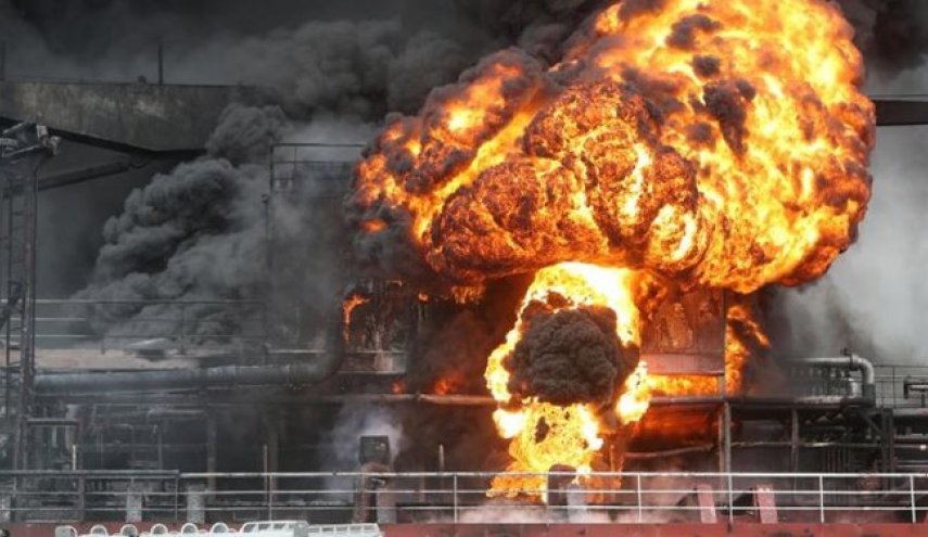 آتش سوزی دو نفتکش در سواحل کره جنوبی؛ 9 نفر مجروح شدند