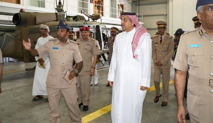 تفاصيل زيارة وزير الدفاع القطري لسلطنة عمان