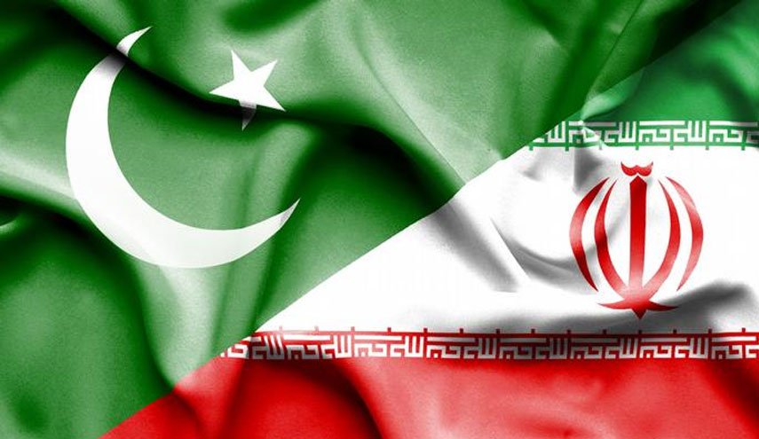  سفیر ایران در پاکستان با وزیر تولیدات دفاعی این کشور دیدار کرد