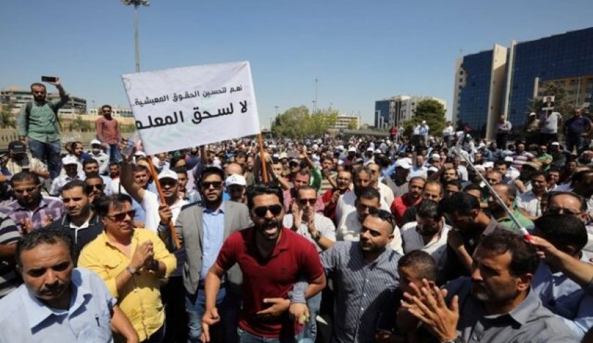 تداوم اعتصاب معلمان اردن با وجود تهدیدات دولت