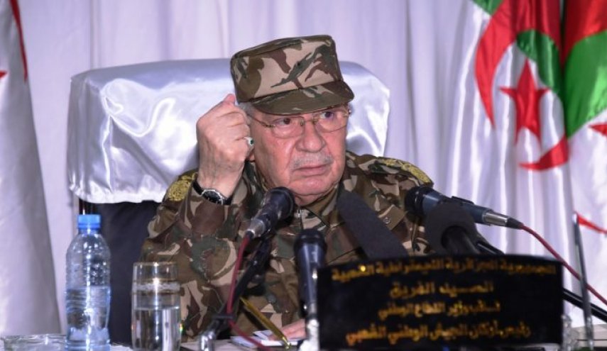 قايد صالح يؤكد رفضه لمحاولات تدخل جهات اوروبية في الشؤون الداخلية للجزائر