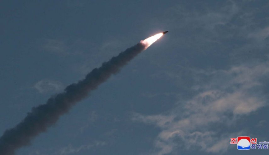 بیونغ یانغ تؤيد اختبار صاروخ جديد أطلِق من غواصة