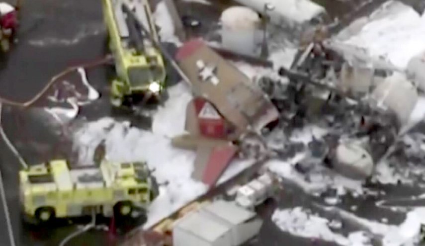 مقتل 7 أشخاص جراء سقوط طائرة قاذفة في أمريكا