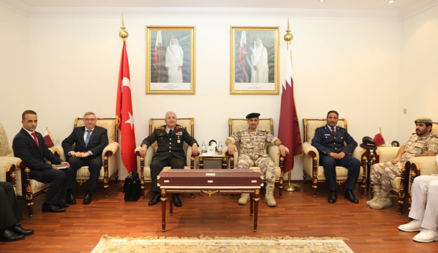 لهذا السبب..عسكريون قطريون وأتراك يجتمعون في الدوحة