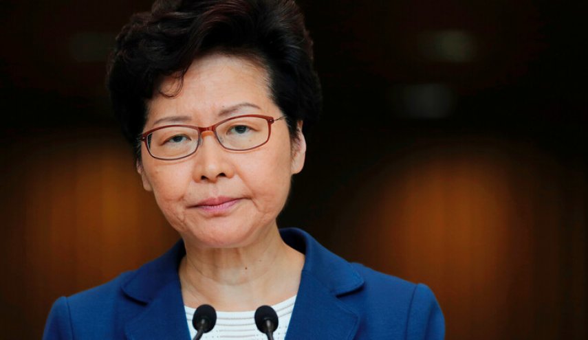 زعيمة هونغ كونغ لا تستبعد طلب مساعدة بكين لحل الأزمة