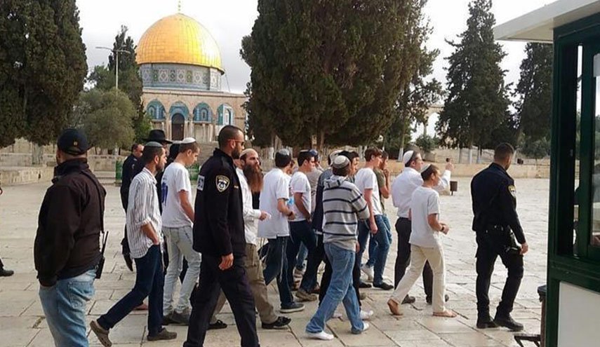 انتهاكات اسرائيلية واسعة لحرمة المسجد الاقصى