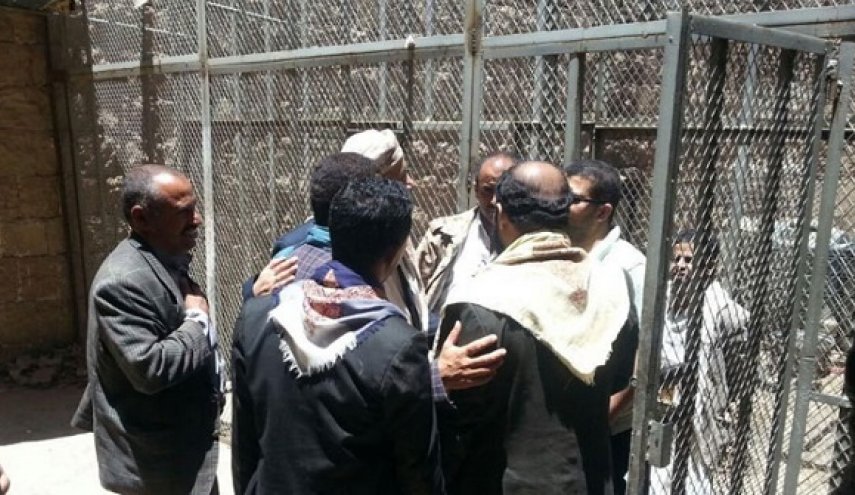  تحرير 5 أسرى يمنيين من قوات الجيش واللجان بعملية تبادل