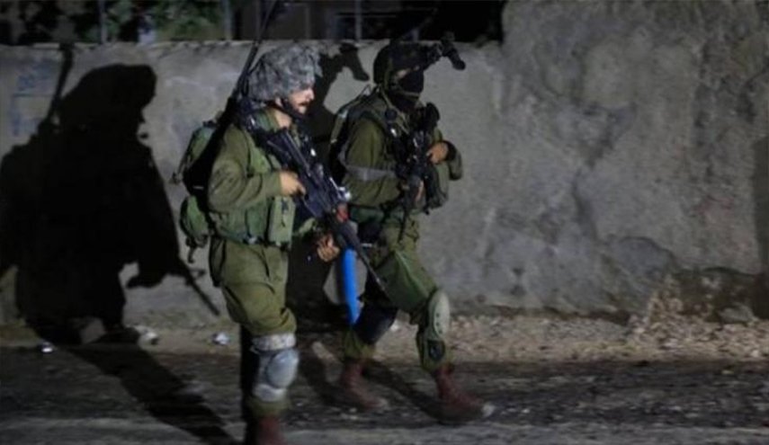 قوات الاحتلال تعتقل 8 فلسطينيين في الضفة الغربية