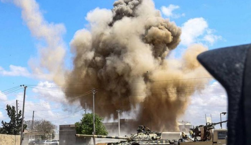 بالصور..مقتل 3 أطفال في غارات لطيران حفتر على طرابلس