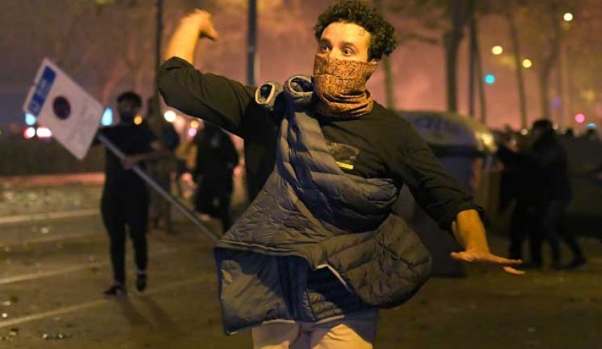 فوضى في مدينة برشلونة عقب مظاهرات للإنفصاليين 