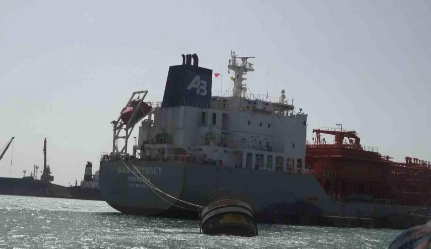 ورود 4 کشتی حامل سوخت به بندر الحدیده یمن
