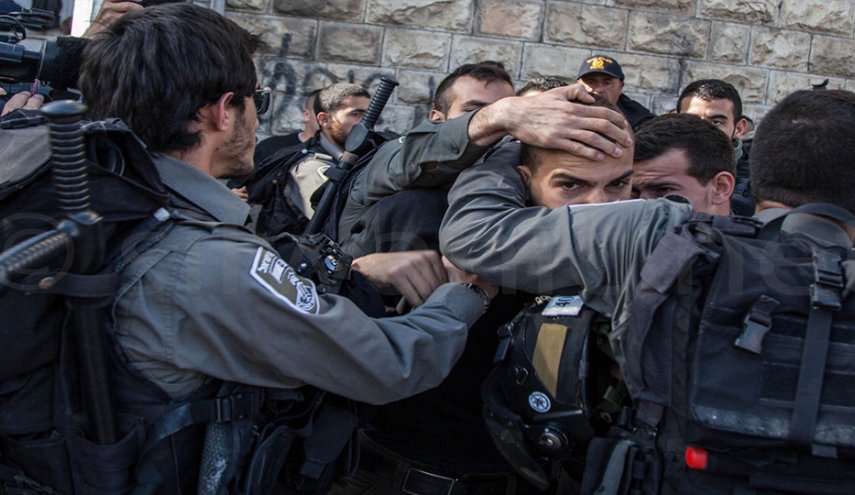 الاحتلال يبعد 4 مقدسيين عن القدس القديمة لمدة أسبوعين

