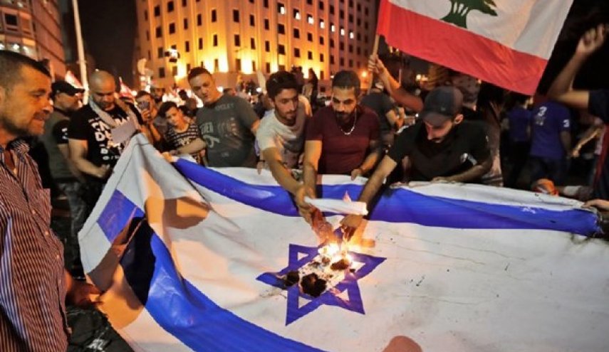 آتش‌زدن دوباره پرچم رژیم صهیونیستی در تظاهرات لبنان + عکس