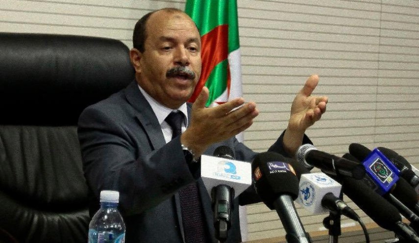 وزير جزائري: أياد فاسدة تغذي الانقسام السياسي في البلاد
