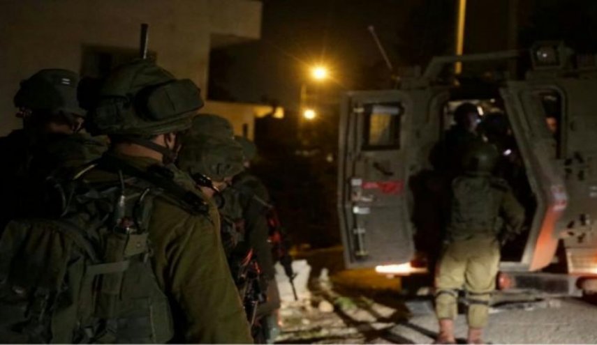 الإحتلال يعتقل 13 فلسطينياً في الضفة