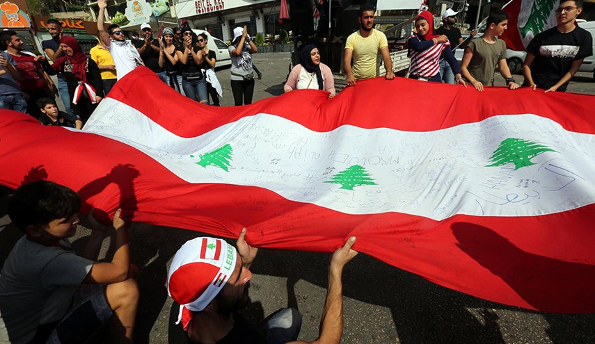 چرا لبنانی ها در مقابل بانک مرکزی تظاهرات می کنند؟
