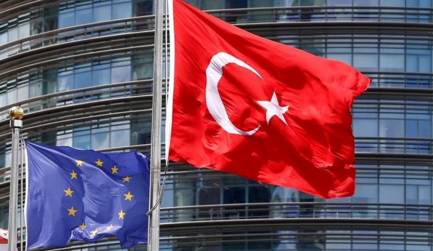 البرلمان الأوروبي يطالب بفرض عقوبات ضد تركيا